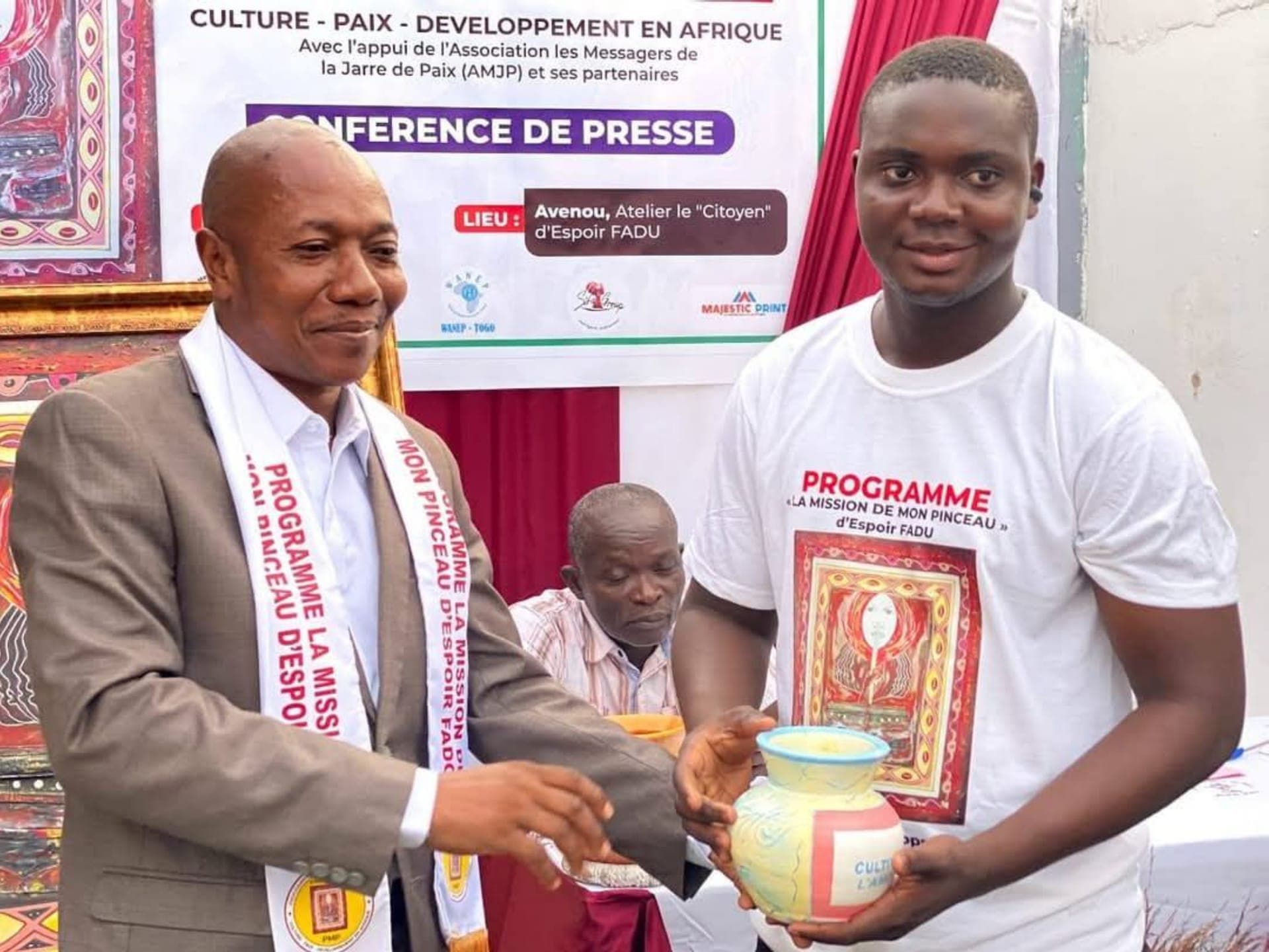 L'art au service de la paix : Espoir FADU lance 'La Mission de Mon Pinceau' à Lomé — photo 2